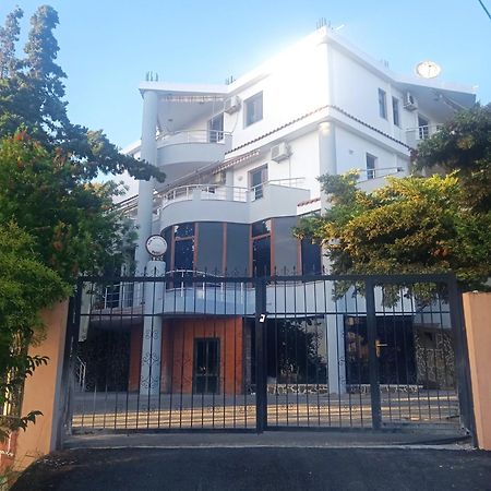 Hotel Moris Kryemëdhej エクステリア 写真